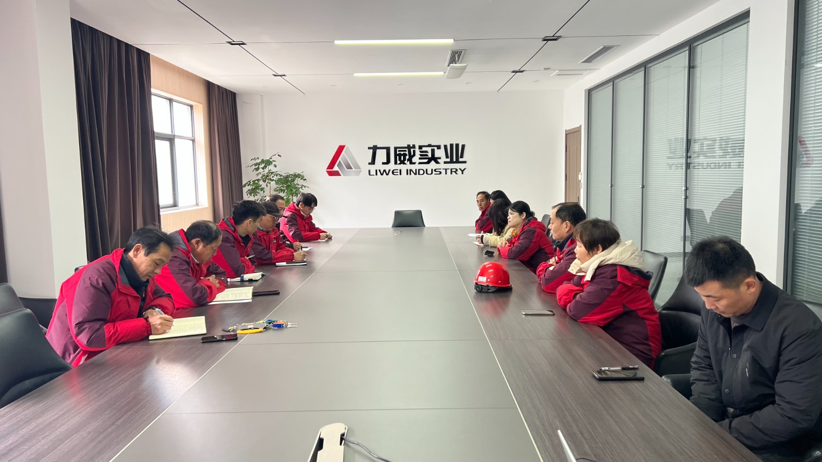 力威實(shí)業(yè)舉行研發(fā)與銷(xiāo)售部門(mén)聯(lián)動(dòng)會(huì)&nbsp;共促協(xié)同發(fā)展